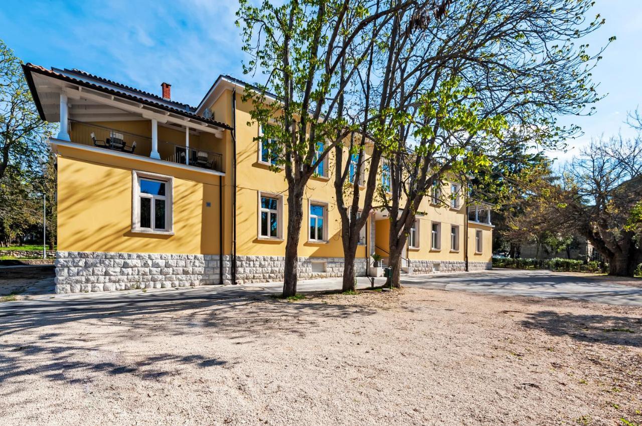 Villa Aurum Health & Climatotherapy Center Ровин Екстериор снимка