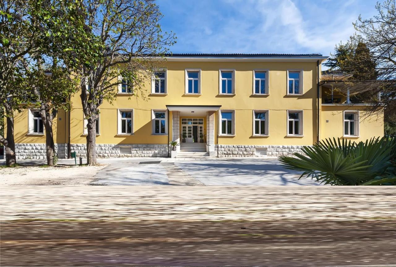 Villa Aurum Health & Climatotherapy Center Ровин Екстериор снимка